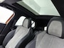 Peugeot e-2008 EV 136pk GT Pack 50 kWh Automaat | 1ste Eigenaar | Schuif-/Kanteldak | Navigatie | Climate Control | Adaptieve Cruise Control | Camera | 18"LMV | LED | Keyless Entry/Start | Apple Carplay/Android Auto |