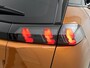 Peugeot e-2008 EV 136pk GT Pack 50 kWh Automaat | 1ste Eigenaar | Schuif-/Kanteldak | Navigatie | Climate Control | Adaptieve Cruise Control | Camera | 18"LMV | LED | Keyless Entry/Start | Apple Carplay/Android Auto |