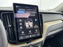 Volvo XC60 T6 Recharge Ultra Dark | 20" | Luchtvering | Trekhaak | Head-Up | Panoramadak | Elektr. verst. stoelen | Full LED | Harman Kardon | ACC | BLIS