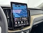 Volvo XC60 T6 Recharge Ultra Dark | 20" | Luchtvering | Trekhaak | Head-Up | Panoramadak | Elektr. verst. stoelen | Full LED | Harman Kardon | ACC | BLIS