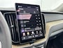 Volvo XC60 T6 Recharge Ultra Dark | 20" | Luchtvering | Trekhaak | Head-Up | Panoramadak | Elektr. verst. stoelen | Full LED | Harman Kardon | ACC | BLIS