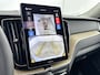 Volvo XC60 T6 Recharge Ultra Dark | 20" | Luchtvering | Trekhaak | Head-Up | Panoramadak | Elektr. verst. stoelen | Full LED | Harman Kardon | ACC | BLIS