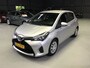 Toyota Yaris 1.5 Hybrid Executive I Camera I Stoelverw I Navi I Cruise I Clima I BT I New Apk + Kln Brt I Compl. Onderh. I Zuinig.