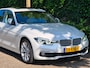 BMW 3-Serie 320i Luxury Edition Individual Schuifdak Apple CarPlay Virtual dash Camera LED NAP 2e eigenaar 320i Luxury Edition