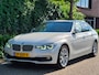 BMW 3-Serie 320i Luxury Edition Individual Schuifdak Apple CarPlay Virtual dash Camera LED NAP 2e eigenaar 320i Luxury Edition