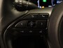 Toyota Yaris Cross 1.5 Hybrid 130 Dynamic - 17 INCH LICHT METALEN VELGEN MET MICHELIN CROSS CLIMATE BANDEN - NAVIGATIE - PARKEERSENSOREN VOOR/ ACHTER - CLIMATE CONTROL - CAMERA - VOORSTOELEN VERWARMD - KEYLESS ENTRY/ START - DODEHOEK DETECTIE - DRAADLOZE TELEFOONLADER - STUUR/ VOORRUIT VERWARMD