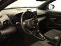 Toyota Yaris Cross 1.5 Hybrid 130 Dynamic - 17 INCH LICHT METALEN VELGEN MET MICHELIN CROSS CLIMATE BANDEN - NAVIGATIE - PARKEERSENSOREN VOOR/ ACHTER - CLIMATE CONTROL - CAMERA - VOORSTOELEN VERWARMD - KEYLESS ENTRY/ START - DODEHOEK DETECTIE - DRAADLOZE TELEFOONLADER - STUUR/ VOORRUIT VERWARMD