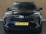 Toyota Yaris Cross 1.5 Hybrid 130 Dynamic - 17 INCH LICHT METALEN VELGEN MET MICHELIN CROSS CLIMATE BANDEN - NAVIGATIE - PARKEERSENSOREN VOOR/ ACHTER - CLIMATE CONTROL - CAMERA - VOORSTOELEN VERWARMD - KEYLESS ENTRY/ START - DODEHOEK DETECTIE - DRAADLOZE TELEFOONLADER - STUUR/ VOORRUIT VERWARMD
