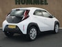 Toyota Aygo X 1.0 VVT-i MT Play - ORIGINEEL NEDERLANDSE AUTO - ACHTERUITRIJCAMERA - APPLE CARPLAY/ANDROID AUTO - CRUISE CONTROL ADAPTIEF - AIRCO - VERKEERSBORDDETECTIE - GROOTLICHTASSISTENT - LEDEREN STUURWIEL - DAB-ONTVANGER - BLUETOOTH TELEFOONVOORBEREIDING