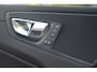 Volvo XC60 T8 Hybride AWD Inscription | Panoramadak | Stoel + Stuur verwarmd | Trekhaak 2100kg | Adaptive Cruise | Apple Carplay |