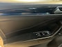 Volkswagen T-Roc Volkswagen T-Roc 2.0 TSI 4-Motion R-Line Pano, Keyless 300 PK Zeldzaam op de markt. Bizar snel. Vol opties. Pure liefhebbersauto.