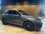 Volkswagen T-Roc Volkswagen T-Roc 2.0 TSI 4-Motion R-Line Pano, Keyless 300 PK Zeldzaam op de markt. Bizar snel. Vol opties. Pure liefhebbersauto.