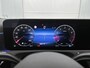 Mercedes-Benz A-klasse 180 AMG Nightpakket | Panoramadak | Sfeerverlichting | Keyless Go | CarPlay | Keyless GO | Stoelverwarming | Inclusief 24 maanden Mercedes-Benz Certified garantie voor Europa.