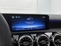 Mercedes-Benz A-klasse 180 AMG Nightpakket | Panoramadak | Sfeerverlichting | Keyless Go | CarPlay | Keyless GO | Stoelverwarming | Inclusief 24 maanden Mercedes-Benz Certified garantie voor Europa.