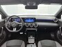 Mercedes-Benz A-klasse 180 AMG Nightpakket | Panoramadak | Sfeerverlichting | Keyless Go | CarPlay | Keyless GO | Stoelverwarming | Inclusief 24 maanden Mercedes-Benz Certified garantie voor Europa.