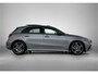 Mercedes-Benz A-klasse 180 AMG Nightpakket | Panoramadak | Sfeerverlichting | Keyless Go | CarPlay | Keyless GO | Stoelverwarming | Inclusief 24 maanden Mercedes-Benz Certified garantie voor Europa.