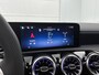 Mercedes-Benz A-klasse 180 AMG Nightpakket | Panoramadak | Sfeerverlichting | Keyless Go | CarPlay | Keyless GO | Stoelverwarming | Inclusief 24 maanden Mercedes-Benz Certified garantie voor Europa.