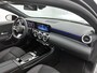 Mercedes-Benz A-klasse 180 AMG Nightpakket | Panoramadak | Sfeerverlichting | Keyless Go | CarPlay | Keyless GO | Stoelverwarming | Inclusief 24 maanden Mercedes-Benz Certified garantie voor Europa.