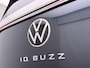 Volkswagen ID. Buzz 1st Max 77kWh IQ light - Park Assist - ACC - Trekhaak - 360 Camera - Navigatie - SoH 98%
