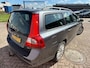 Volvo V70 2.5T Summum | Trekhaak | Stoelverwarming | Cruise Control | Climate Control | Roof Rails | Navigatie | 6CD Wisselaar | Leder | Bluetooth | Parkeersensoren |