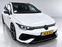 Volkswagen Golf 1.5 eTSI R-Line Business | Automaat | Panoramadak | 19 Inch Velgen | Black Style | Stoel/ Stuurverwarming | Achteruitrijcamera | Apple CarPlay/ Android Auto | Full-LED |
