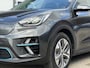 Kia Niro EV e-Niro ExecutiveLine 64 kWh | Warmtepomp | Memory seats | Stoelverwarming- en ventilatie | JBL audio-installatie | Glazen schuif-/kanteldak | Dodehoekassistentie | Parkeersensoren voor- en achter | Apple/Android Carplay