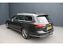 Volkswagen Passat Variant 1.6 TDI Highline Business R - NAVIGATIE - CAMERA - PANORAMAMDAK - TREKHAAK