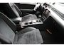 Volkswagen Passat Variant 1.6 TDI Highline Business R - NAVIGATIE - CAMERA - PANORAMAMDAK - TREKHAAK