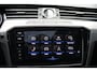 Volkswagen Passat Variant 1.6 TDI Highline Business R - NAVIGATIE - CAMERA - PANORAMAMDAK - TREKHAAK