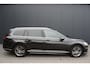 Volkswagen Passat Variant 1.6 TDI Highline Business R - NAVIGATIE - CAMERA - PANORAMAMDAK - TREKHAAK