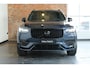 Volvo XC90 T8 Recharge AWD R-Design | Bowers & Wilkins Premium Audio | Luchtvering | Longe Range | 360° Parkeercamera | Parkeersensoren voor + achter | Parkeerverwarming | Panoramadak | Stoelverwarming | Stuurwielverwarming |