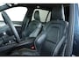 Volvo XC90 T8 Recharge AWD R-Design | Bowers & Wilkins Premium Audio | Luchtvering | Longe Range | 360° Parkeercamera | Parkeersensoren voor + achter | Parkeerverwarming | Panoramadak | Stoelverwarming | Stuurwielverwarming |