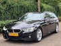 BMW 3-Serie 320i High Ex Touring M Sport Touring Apple CarPlay 18inch Velgen NAP NL 100% Onderhouden 2e eigenaar