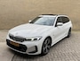 BMW 3-Serie 320e M Sport | Facelift | Panoramadak | Innovation Pack | Adaptieve LED | Adaptieve cruise | CarPlay | Wide screen | Camera | Sportstoelen half leder | Stoelverwarming | Head up | Keyless | Memory | Sfeerverlichting | Harman&kardon | Shadow Line | Elektrische achterklep | Volledig dealeronderhouden