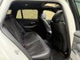 BMW 3-Serie 320e M Sport | Facelift | Panoramadak | Innovation Pack | Adaptieve LED | Adaptieve cruise | CarPlay | Wide screen | Camera | Sportstoelen half leder | Stoelverwarming | Head up | Keyless | Memory | Sfeerverlichting | Harman&kardon | Shadow Line | Elektrische achterklep | Volledig dealeronderhouden