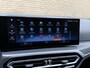 BMW 3-Serie 320e M Sport | Facelift | Panoramadak | Innovation Pack | Adaptieve LED | Adaptieve cruise | CarPlay | Wide screen | Camera | Sportstoelen half leder | Stoelverwarming | Head up | Keyless | Memory | Sfeerverlichting | Harman&kardon | Shadow Line | Elektrische achterklep | Volledig dealeronderhouden