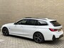 BMW 3-Serie 320e M Sport | Facelift | Panoramadak | Innovation Pack | Adaptieve LED | Adaptieve cruise | CarPlay | Wide screen | Camera | Sportstoelen half leder | Stoelverwarming | Head up | Keyless | Memory | Sfeerverlichting | Harman&kardon | Shadow Line | Elektrische achterklep | Volledig dealeronderhouden