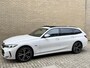 BMW 3-Serie 320e M Sport | Facelift | Panoramadak | Innovation Pack | Adaptieve LED | Adaptieve cruise | CarPlay | Wide screen | Camera | Sportstoelen half leder | Stoelverwarming | Head up | Keyless | Memory | Sfeerverlichting | Harman&kardon | Shadow Line | Elektrische achterklep | Volledig dealeronderhouden