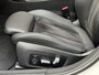 BMW 3-Serie 320e M Sport | Facelift | Panoramadak | Innovation Pack | Adaptieve LED | Adaptieve cruise | CarPlay | Wide screen | Camera | Sportstoelen half leder | Stoelverwarming | Head up | Keyless | Memory | Sfeerverlichting | Harman&kardon | Shadow Line | Elektrische achterklep | Volledig dealeronderhouden