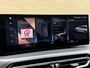 BMW 3-Serie 320e M Sport | Facelift | Panoramadak | Innovation Pack | Adaptieve LED | Adaptieve cruise | CarPlay | Wide screen | Camera | Sportstoelen half leder | Stoelverwarming | Head up | Keyless | Memory | Sfeerverlichting | Harman&kardon | Shadow Line | Elektrische achterklep | Volledig dealeronderhouden