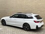 BMW 3-Serie 320e M Sport | Facelift | Panoramadak | Innovation Pack | Adaptieve LED | Adaptieve cruise | CarPlay | Wide screen | Camera | Sportstoelen half leder | Stoelverwarming | Head up | Keyless | Memory | Sfeerverlichting | Harman&kardon | Shadow Line | Elektrische achterklep | Volledig dealeronderhouden