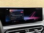 BMW 3-Serie 320e M Sport | Facelift | Panoramadak | Innovation Pack | Adaptieve LED | Adaptieve cruise | CarPlay | Wide screen | Camera | Sportstoelen half leder | Stoelverwarming | Head up | Keyless | Memory | Sfeerverlichting | Harman&kardon | Shadow Line | Elektrische achterklep | Volledig dealeronderhouden