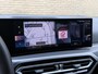 BMW 3-Serie 320e M Sport | Facelift | Panoramadak | Innovation Pack | Adaptieve LED | Adaptieve cruise | CarPlay | Wide screen | Camera | Sportstoelen half leder | Stoelverwarming | Head up | Keyless | Memory | Sfeerverlichting | Harman&kardon | Shadow Line | Elektrische achterklep | Volledig dealeronderhouden