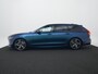 Volvo V90 T4 Business Sport | Full Wrap | Harman/Kardon | Bursting Blue | R-Design | Adaptive Cruise | Pilot Assist | BLIS | 20" | Camera | Trekhaak