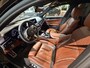 BMW 5-Serie M550i xDrive High Executive Bom vol | leder | beeldschermen achterin | en een adembenemend geluid