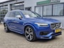 Volvo XC90 T6 AWD Inscription | Luxury-Line (achteruitrijcamera, elektrisch glazen panorama-dak, head-up display, zonnescherm zijruiten) en Business Pack Connect (audio installatie high end, navigatiesysteem full map + hard disk, parkeer assistent, parkeersensoren v