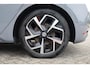 Volkswagen ID.3 Pro 59 kWh elektrisch verstelbare ErgoActive bestuurdersstoel met geheugen- en massagefunctie, achteruitrijcamera (Rear View), navigatie 19" 'Wellington' LMV, keyless entry, adaptieve cruise control (ACC) met Travel Assist, privacy glas, parkeerassistent (Park Assist), verwarmbare voorstoelen, verwarmbaar multifunctioneel lederen stuurwiel, draadloze telefoonlader, Android Auto & Apple Carplay etc.