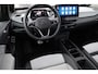 Volkswagen ID.3 Pro 59 kWh elektrisch verstelbare ErgoActive bestuurdersstoel met geheugen- en massagefunctie, achteruitrijcamera (Rear View), navigatie 19" 'Wellington' LMV, keyless entry, adaptieve cruise control (ACC) met Travel Assist, privacy glas, parkeerassistent (Park Assist), verwarmbare voorstoelen, verwarmbaar multifunctioneel lederen stuurwiel, draadloze telefoonlader, Android Auto & Apple Carplay etc.