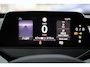 Volkswagen ID.3 Pro 59 kWh 204PK / 150kW, Elektrisch verstelbare ErgoActive bestuurdersstoel met geheugen- en massagefunctie, achteruitrijcamera (Rear View), navigatie 19" 'Wellington' LMV, keyless entry, adaptieve cruise control (ACC) met Travel Assist, privacy glas, parkeerassistent (Park Assist), verwarmbare voorstoelen, verwarmbaar multifunctioneel lederen stuurwiel, draadloze telefoonlader, Android Auto & Apple Carplay etc.