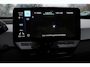 Volkswagen ID.3 Pro 59 kWh 204PK / 150kW, Elektrisch verstelbare ErgoActive bestuurdersstoel met geheugen- en massagefunctie, achteruitrijcamera (Rear View), navigatie 19" 'Wellington' LMV, keyless entry, adaptieve cruise control (ACC) met Travel Assist, privacy glas, parkeerassistent (Park Assist), verwarmbare voorstoelen, verwarmbaar multifunctioneel lederen stuurwiel, draadloze telefoonlader, Android Auto & Apple Carplay etc.